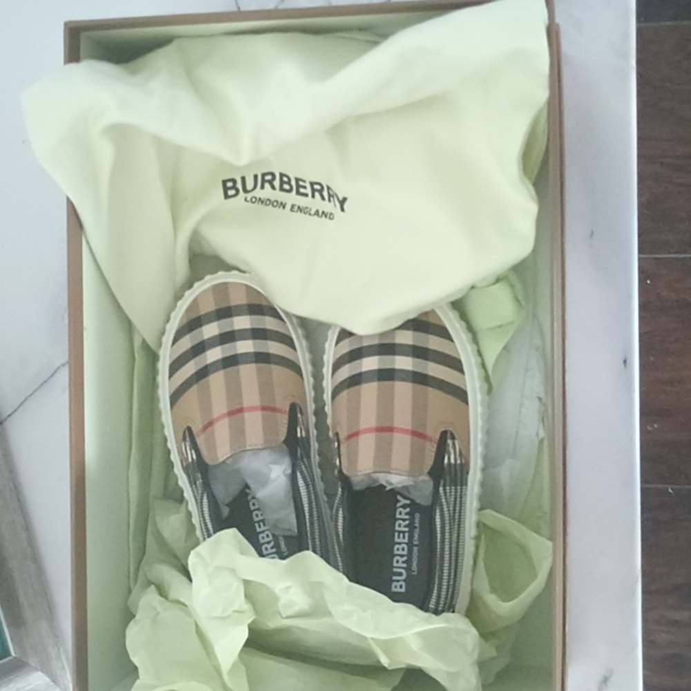 Burberry (toddler 8.5)